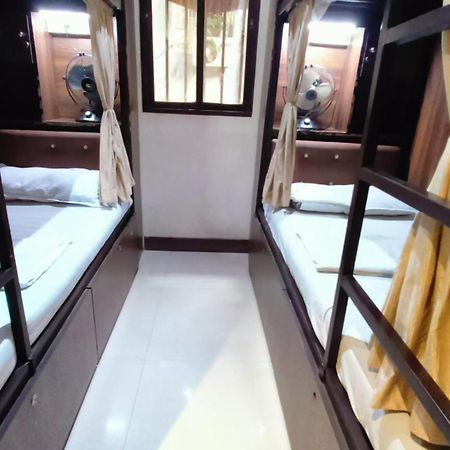 Almas Dormitory 24 Hours Aircondition Мумбаи Экстерьер фото