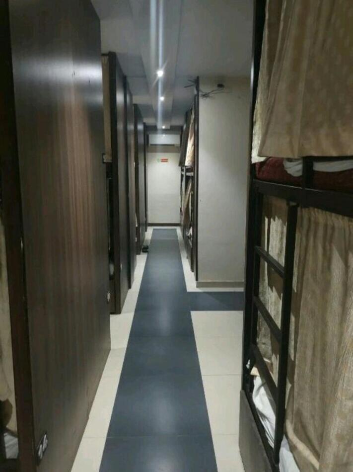 Almas Dormitory 24 Hours Aircondition Мумбаи Экстерьер фото