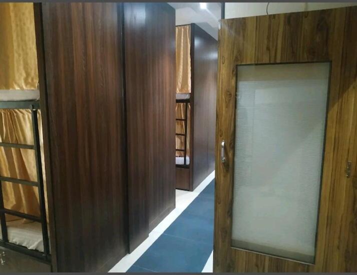 Almas Dormitory 24 Hours Aircondition Мумбаи Экстерьер фото