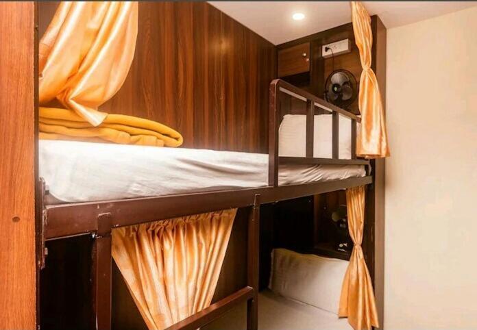 Almas Dormitory 24 Hours Aircondition Мумбаи Экстерьер фото