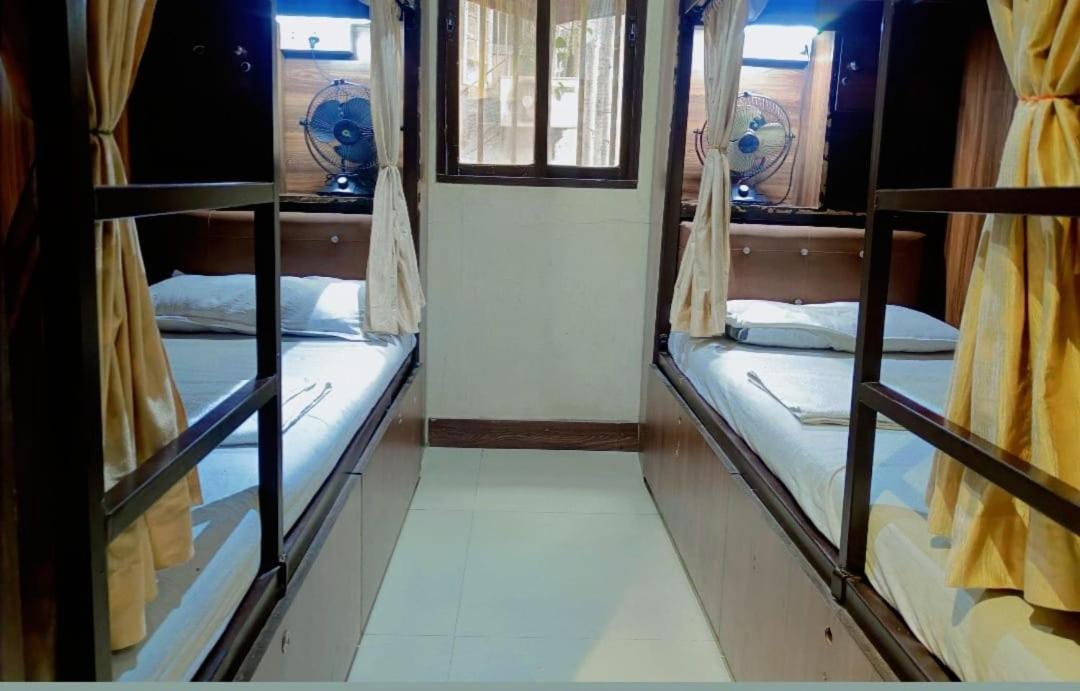 Almas Dormitory 24 Hours Aircondition Мумбаи Экстерьер фото