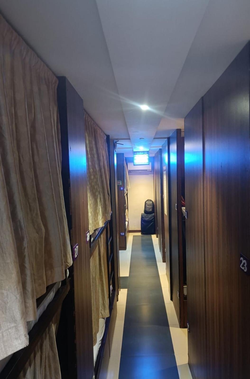 Almas Dormitory 24 Hours Aircondition Мумбаи Экстерьер фото