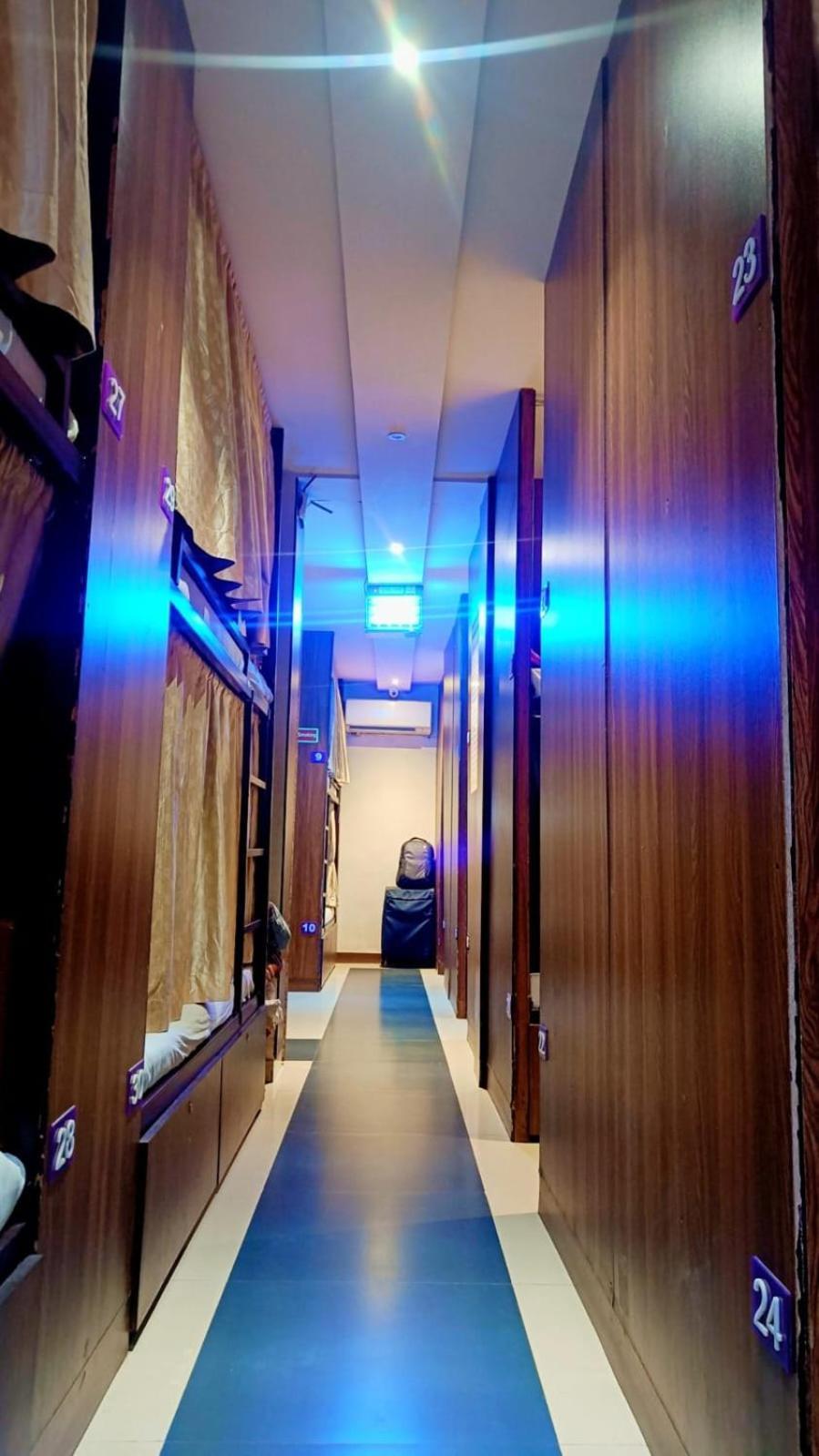 Almas Dormitory 24 Hours Aircondition Мумбаи Экстерьер фото