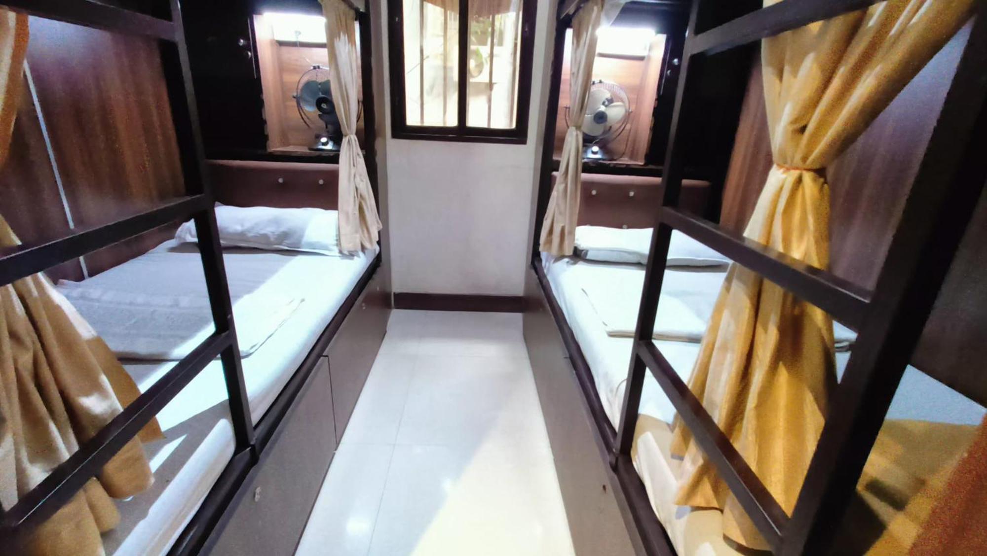 Almas Dormitory 24 Hours Aircondition Мумбаи Экстерьер фото
