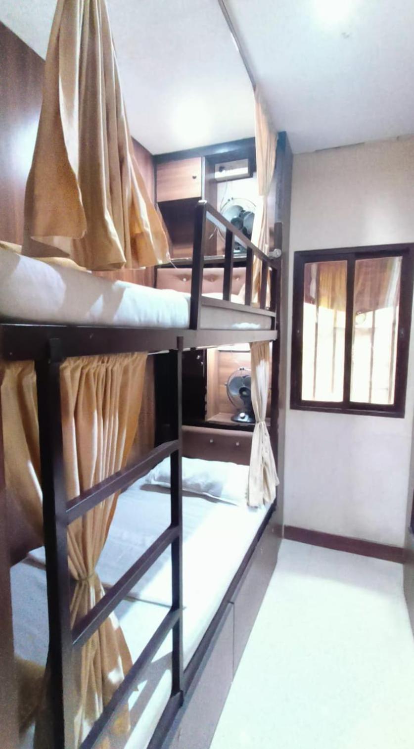 Almas Dormitory 24 Hours Aircondition Мумбаи Экстерьер фото