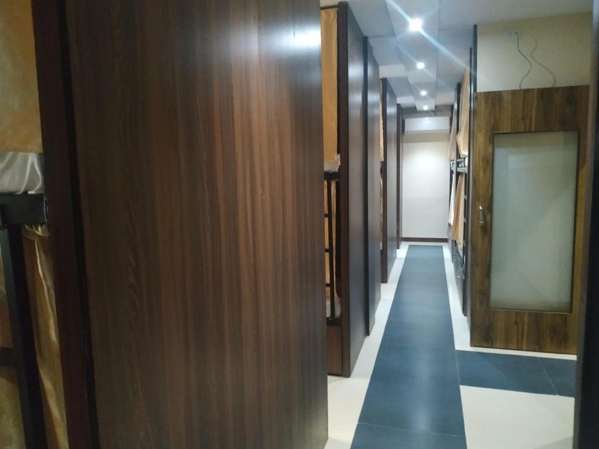 Almas Dormitory 24 Hours Aircondition Мумбаи Экстерьер фото